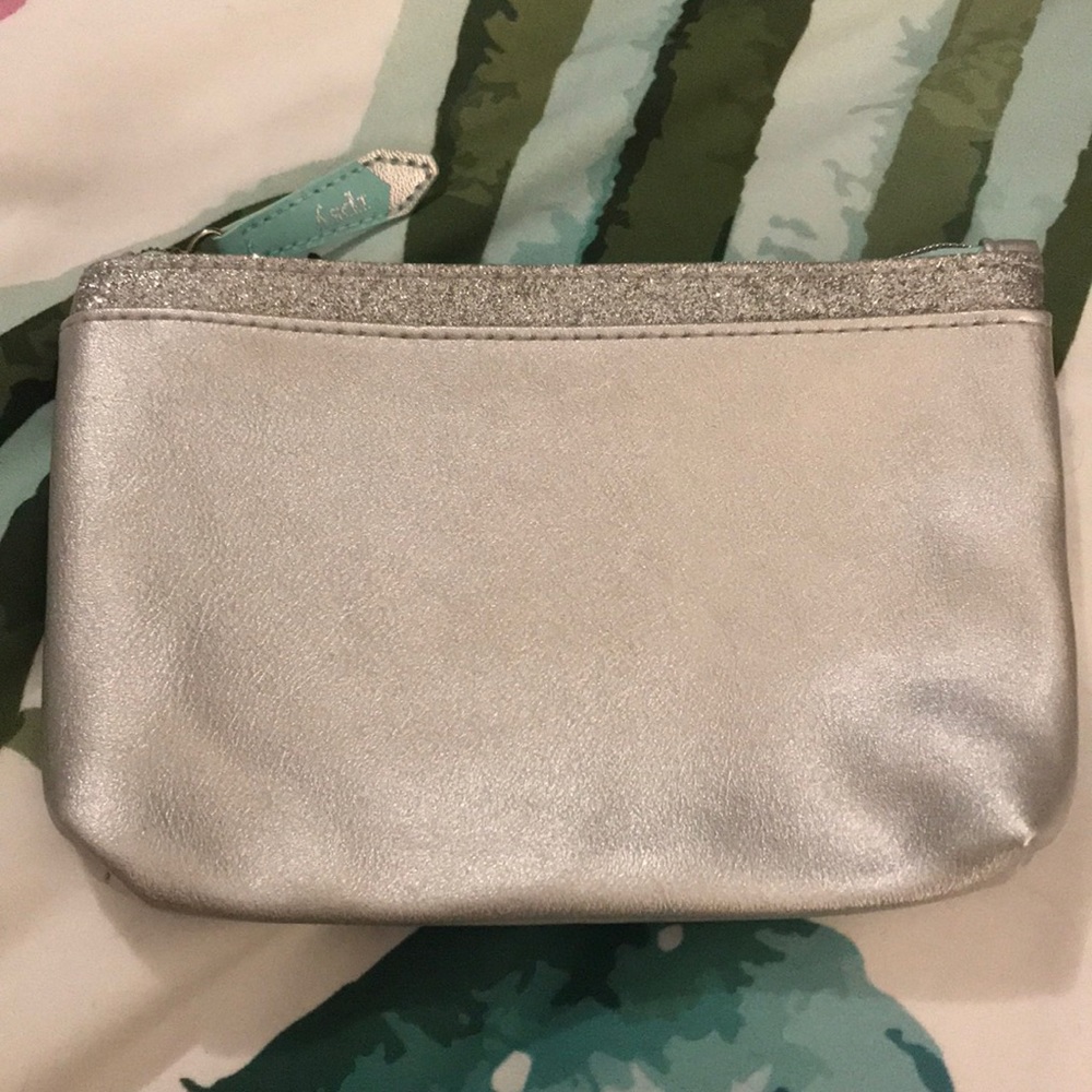 ⭐️ 3 for 10⭐️ Silver Ipsy bag